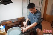 五夫临门成都“90后”小伙“十年磨一剑”：从爱好者到守艺人 传播中国文化